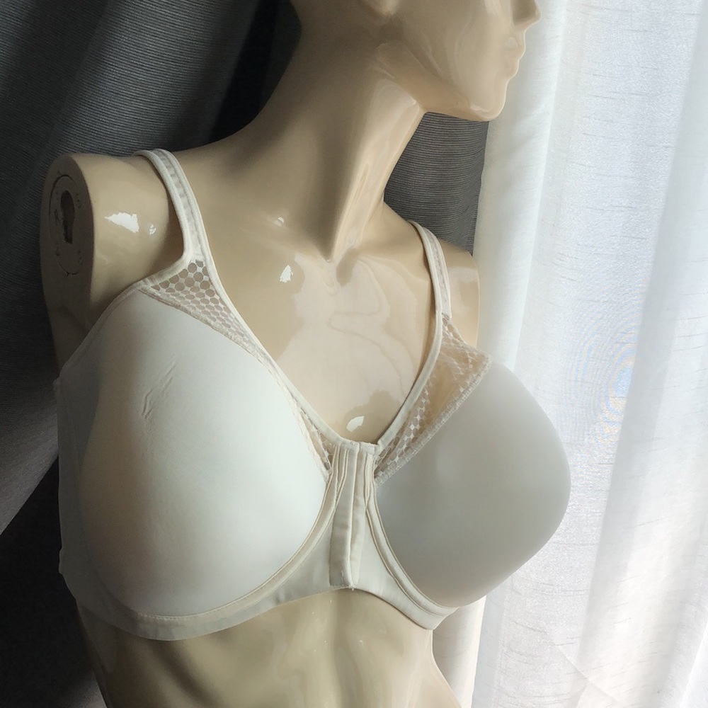 44F Wonderbra NWOT Spacer fabric Wire free tshirt bra